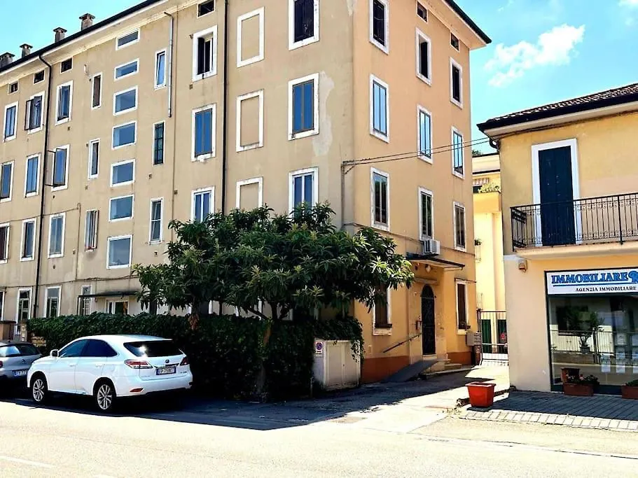 Casa Chanel Vicenza 0*,